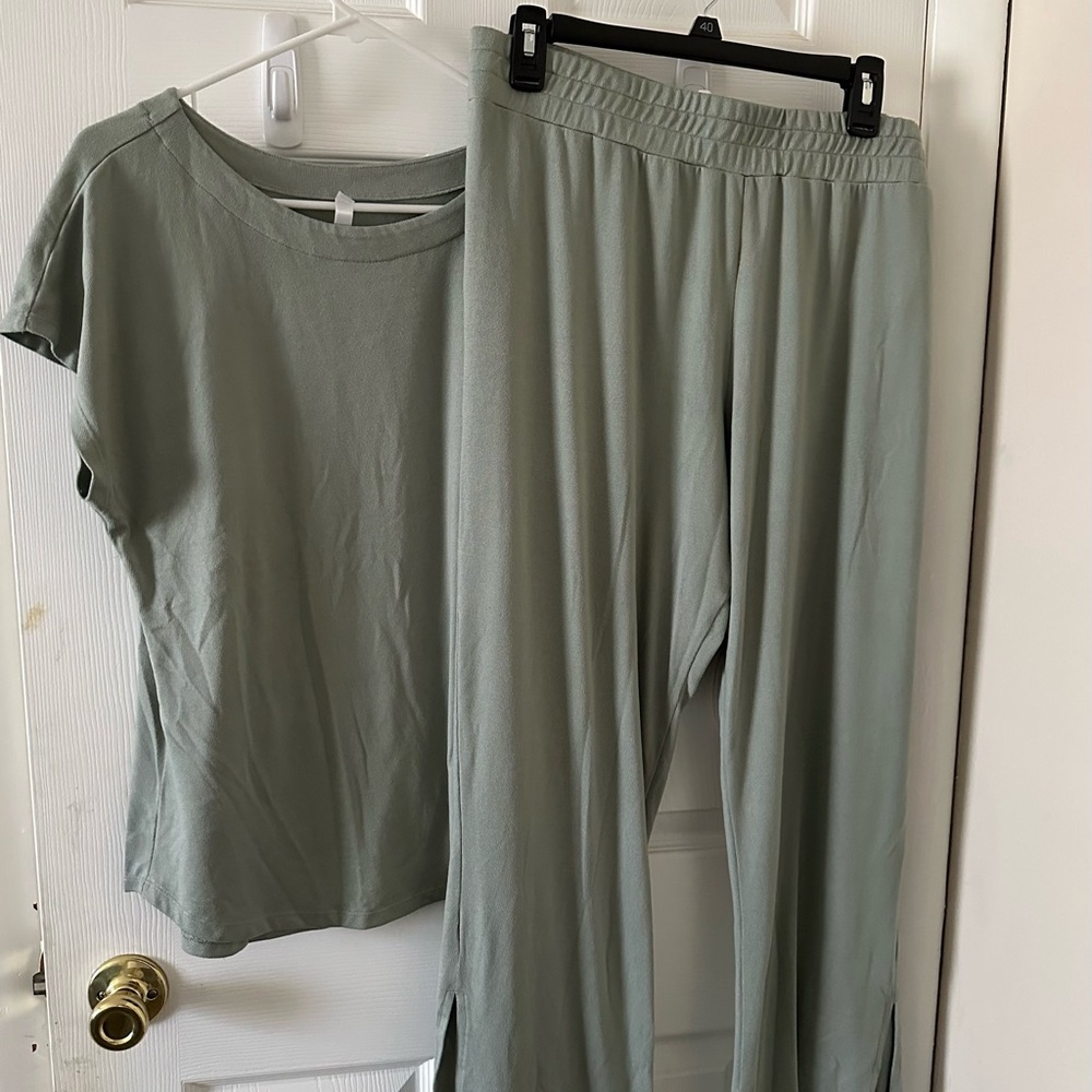 LuLaRoe Cozy Set-L top and XL pants